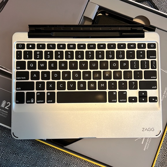 Zaag slim tablet keyboard with detachable case - Picture 8 of 10